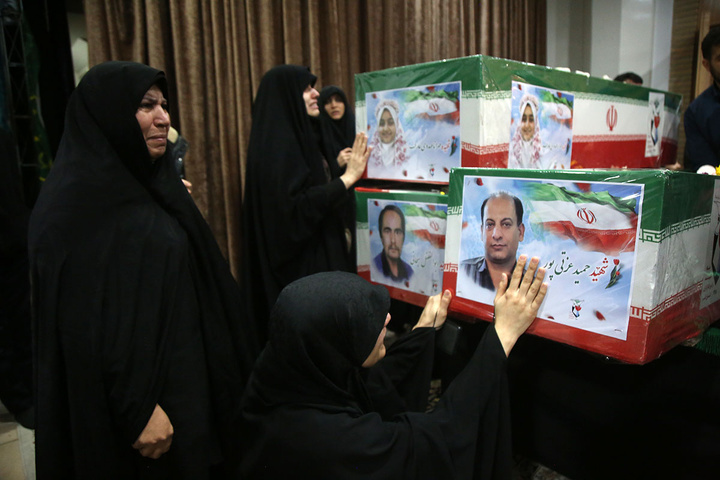 وداع با پیکر شهدای اخیر حملات آمریکایی صهیونی به قم در حرم بانوی کرامت