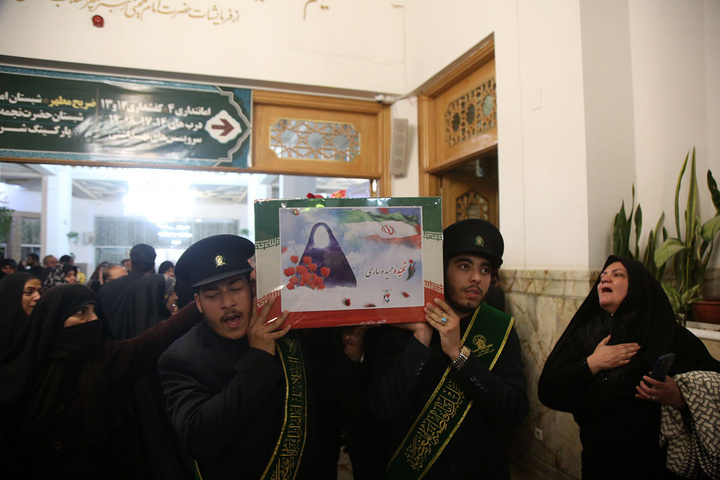 وداع با پیکر شهدای اخیر حملات آمریکایی صهیونی به قم در حرم بانوی کرامت