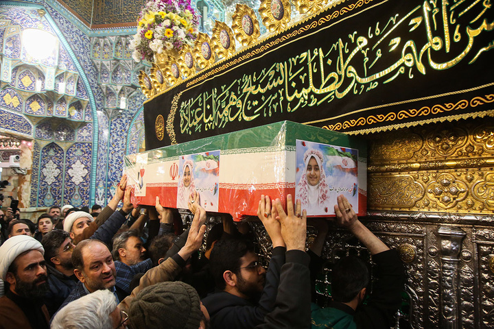 وداع با پیکر شهدای اخیر حملات آمریکایی صهیونی به قم در حرم بانوی کرامت