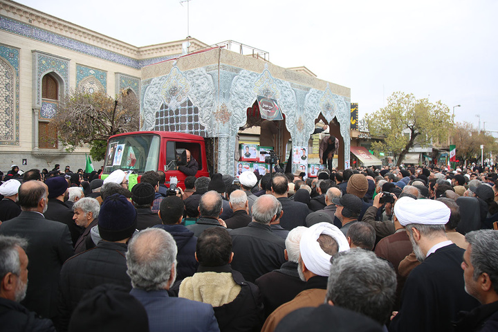 تشییع پیکر ۸ شهید جنگ رمضان در حرم حضرت معصومه (س)