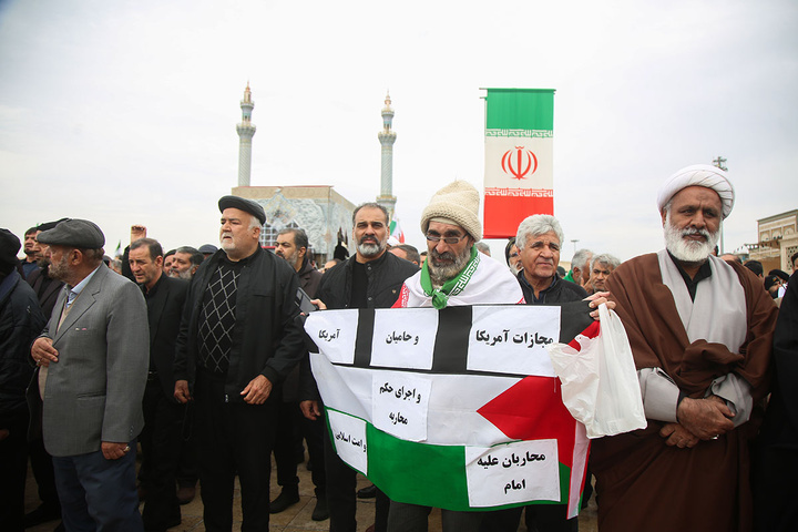 تشییع پیکر ۸ شهید جنگ رمضان در حرم حضرت معصومه (س)