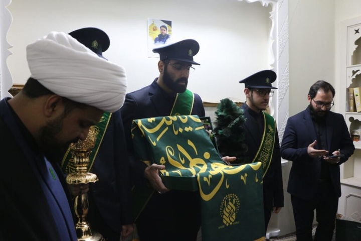 خانواده ۵ شهید جنگ تحمیلی رمضان توسط خادمان حرم بانوی کرامت تکریم شدند