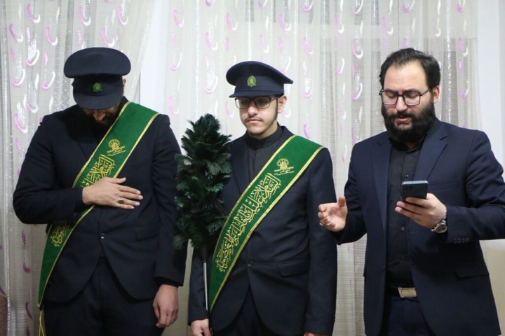 خانواده ۵ شهید جنگ تحمیلی رمضان توسط خادمان حرم بانوی کرامت تکریم شدند