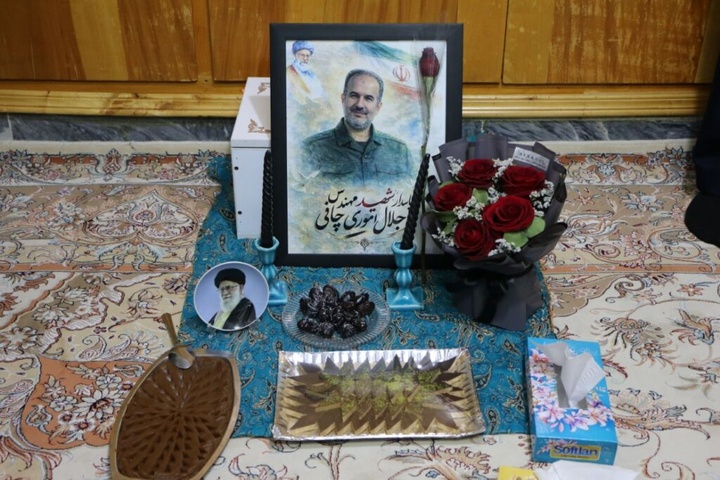 خانواده ۵ شهید جنگ تحمیلی رمضان توسط خادمان حرم بانوی کرامت تکریم شدند