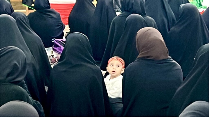 بیعت بانوان اروپایی با سومین رهبر انقلاب در حرم حضرت معصومه(س)