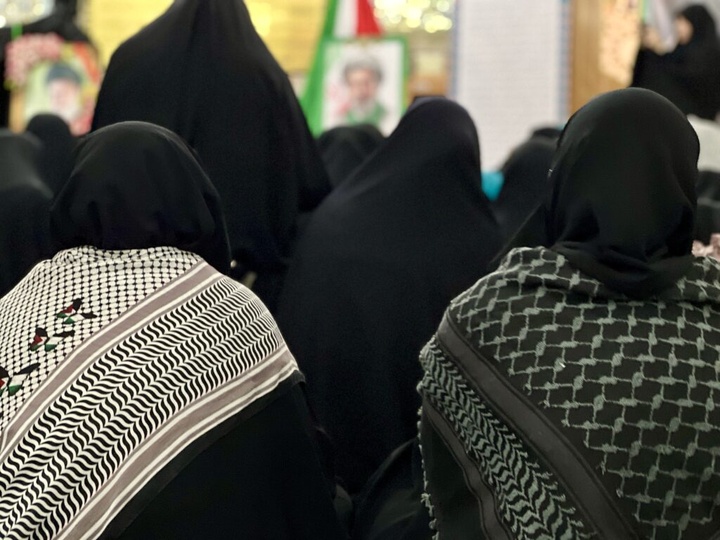 بیعت بانوان اروپایی با سومین رهبر انقلاب در حرم حضرت معصومه(س)