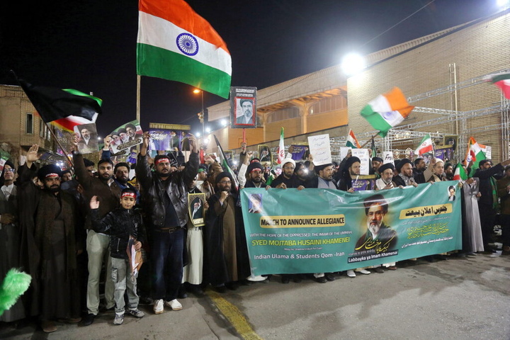 بیعت هندی‌های مقیم قم با رهبر معظم انقلاب