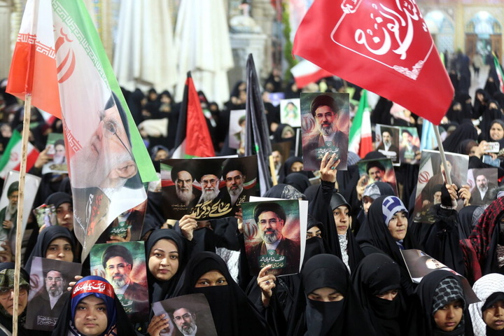 بیعت هندی‌های مقیم قم با رهبر معظم انقلاب