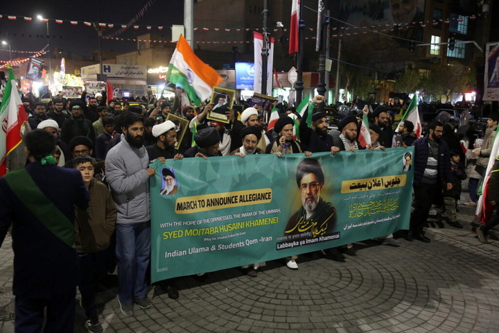 بیعت هندی‌های مقیم قم با رهبر معظم انقلاب