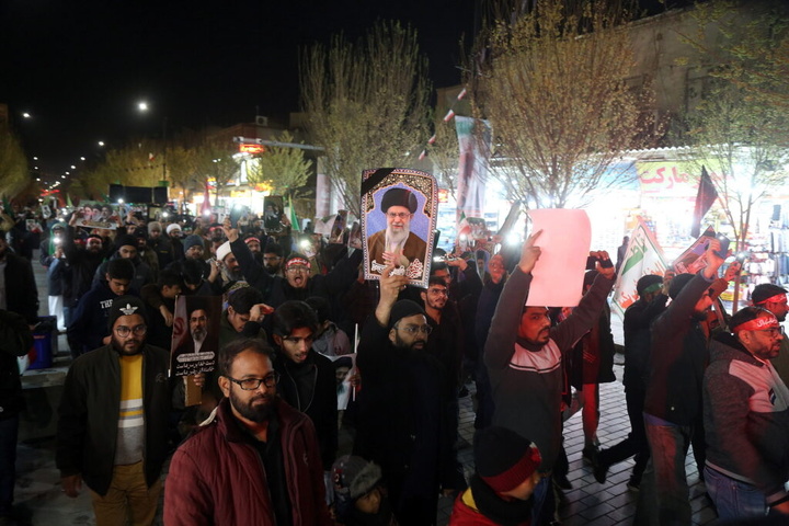 بیعت هندی‌های مقیم قم با رهبر معظم انقلاب