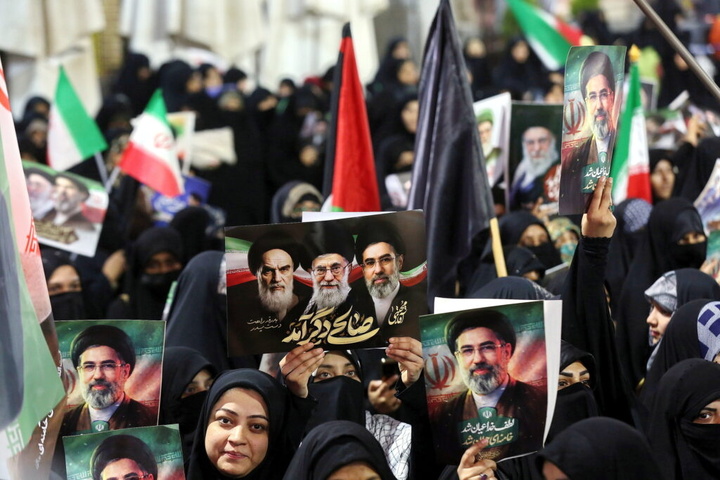 بیعت هندی‌های مقیم قم با رهبر معظم انقلاب