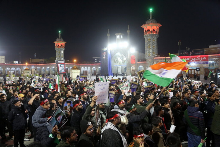 بیعت هندی‌های مقیم قم با رهبر معظم انقلاب