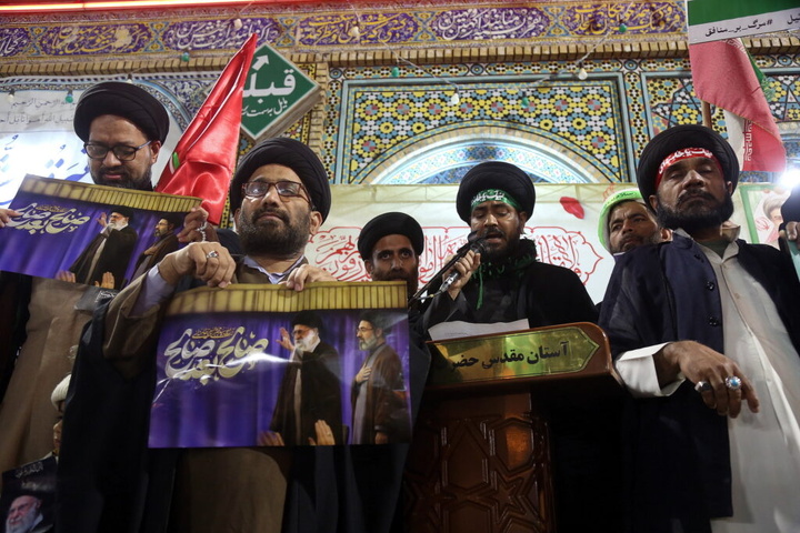 بیعت هندی‌های مقیم قم با رهبر معظم انقلاب