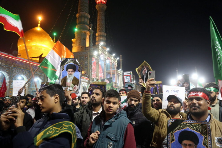 بیعت هندی‌های مقیم قم با رهبر معظم انقلاب