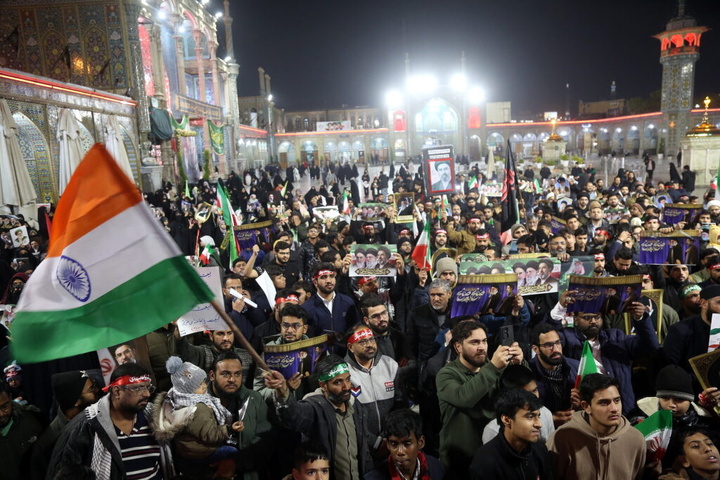 بیعت هندی‌های مقیم قم با رهبر معظم انقلاب