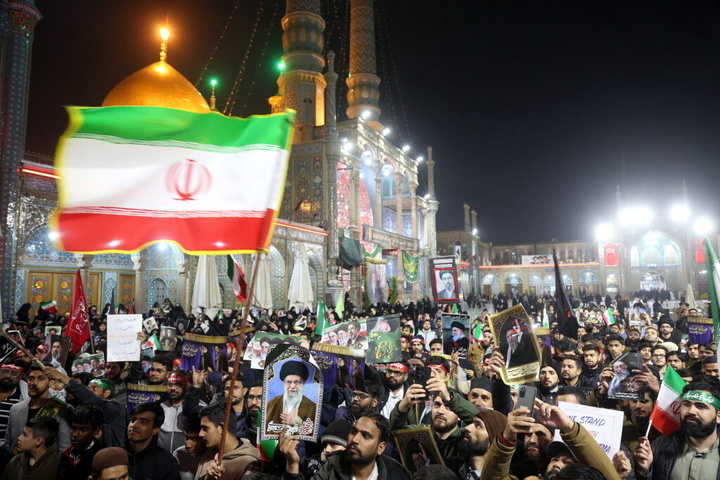 بیعت هندی‌های مقیم قم با رهبر معظم انقلاب