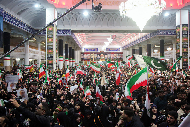 وداع با پیکر شهید لاریجانی در حرم حضرت فاطمه معصومه (س)