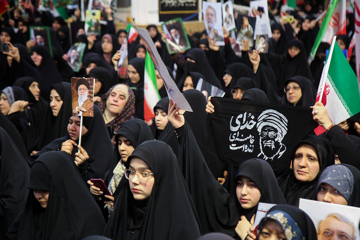 وداع با پیکر شهید لاریجانی در حرم حضرت فاطمه معصومه (س)