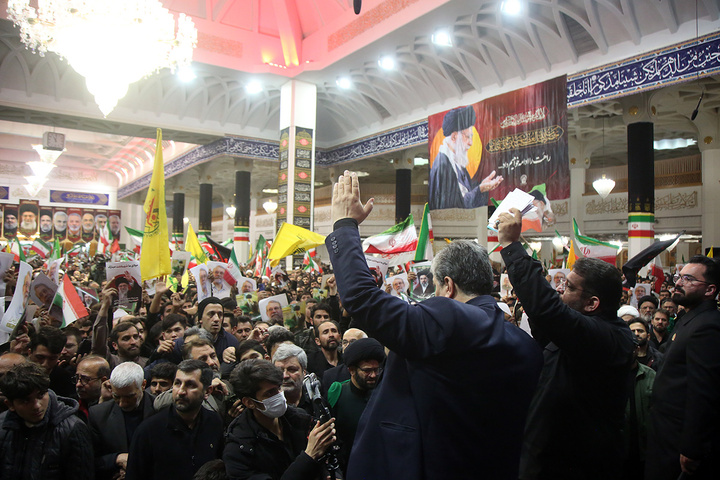 وداع با پیکر شهید لاریجانی در حرم حضرت فاطمه معصومه (س)