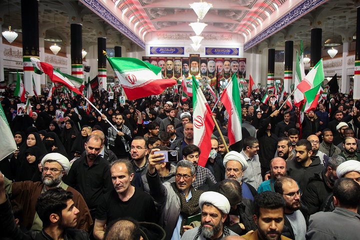 وداع با پیکر شهید لاریجانی در حرم حضرت فاطمه معصومه (س)