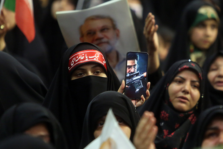 وداع با پیکر شهید لاریجانی در حرم حضرت فاطمه معصومه (س)