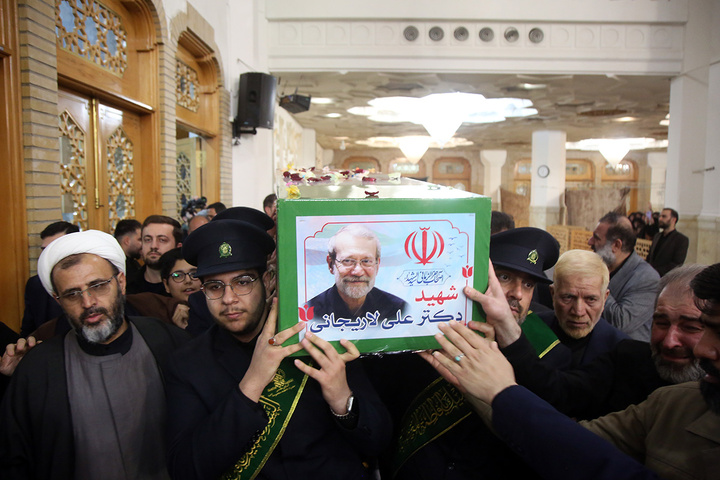 وداع با پیکر شهید لاریجانی در حرم حضرت فاطمه معصومه (س)