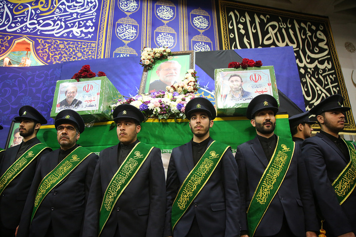 وداع با پیکر شهید لاریجانی در حرم حضرت فاطمه معصومه (س)