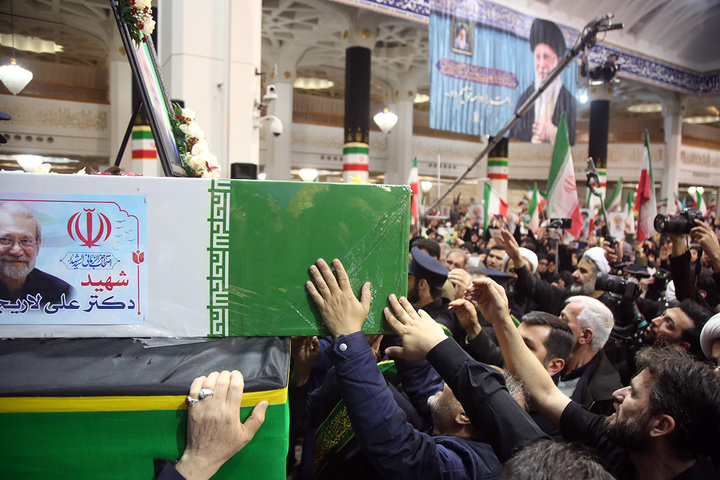 وداع با پیکر شهید لاریجانی در حرم حضرت فاطمه معصومه (س)