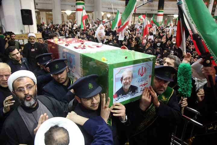 وداع با پیکر شهید لاریجانی در حرم حضرت فاطمه معصومه (س)