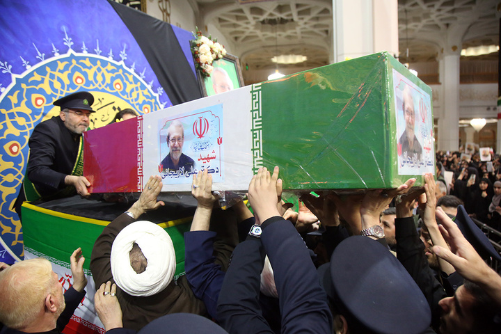 وداع با پیکر شهید لاریجانی در حرم حضرت فاطمه معصومه (س)