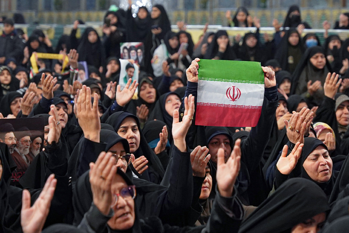 بیعت بانوان مشهدی با سومین رهبر ایران اسلامی