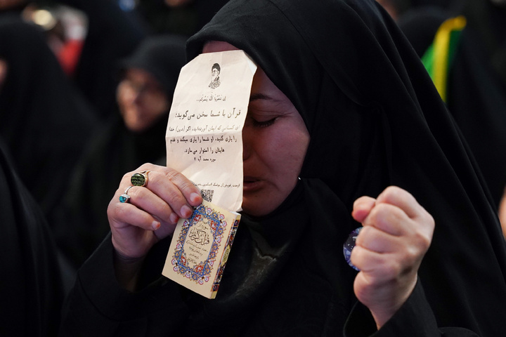 بیعت بانوان مشهدی با سومین رهبر ایران اسلامی