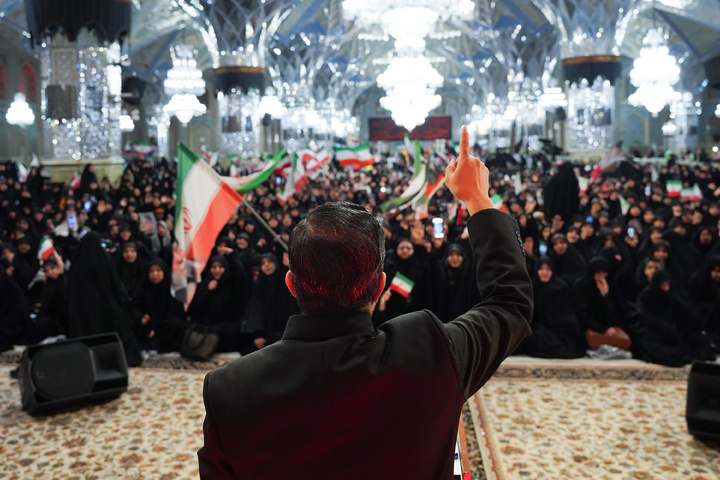 بیعت بانوان مشهدی با سومین رهبر ایران اسلامی