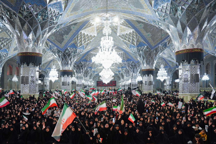 بیعت بانوان مشهدی با سومین رهبر ایران اسلامی