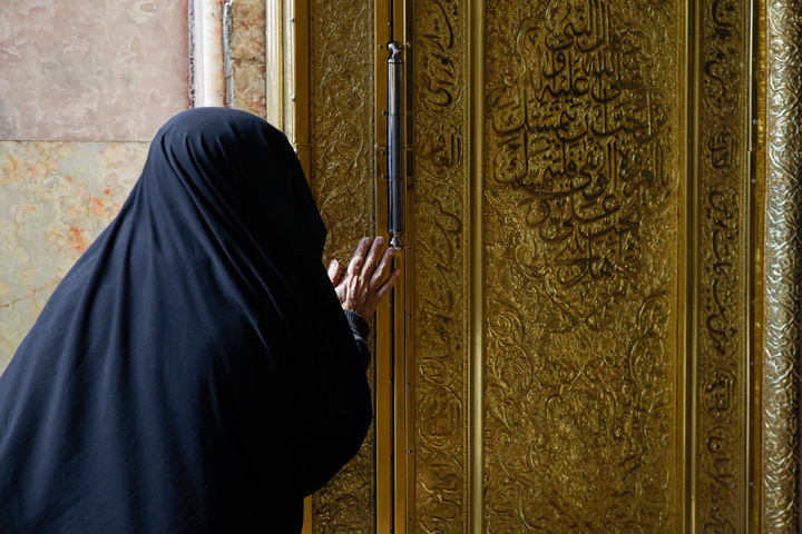 آخرین چهارشنبه سال ۱۴۰۴ در حرم مطهر رضوی