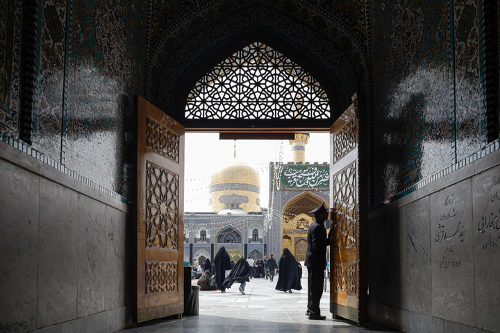 آخرین چهارشنبه سال ۱۴۰۴ در حرم مطهر رضوی