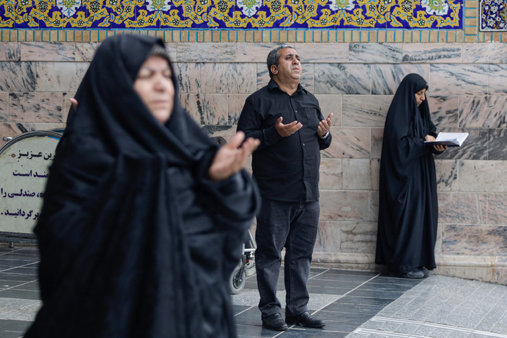 آخرین چهارشنبه سال ۱۴۰۴ در حرم مطهر رضوی