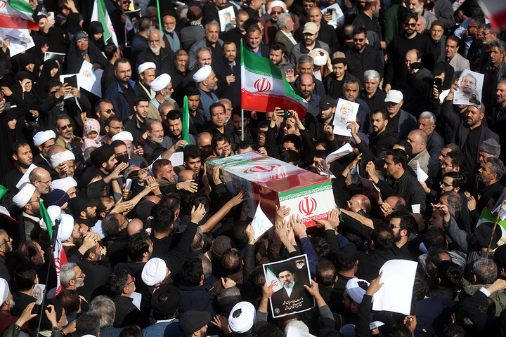 تشیع و تدفین پیکر شهید لاریجانی در حرم حضرت فاطمه معصومه (س)