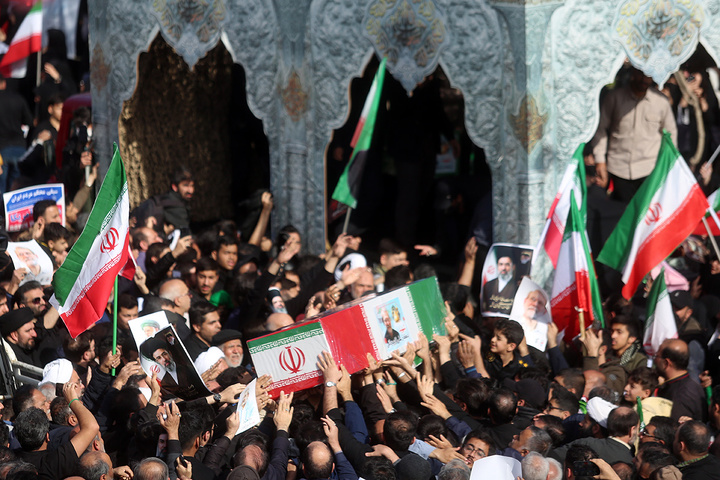 تشیع و تدفین پیکر شهید لاریجانی در حرم حضرت فاطمه معصومه (س)