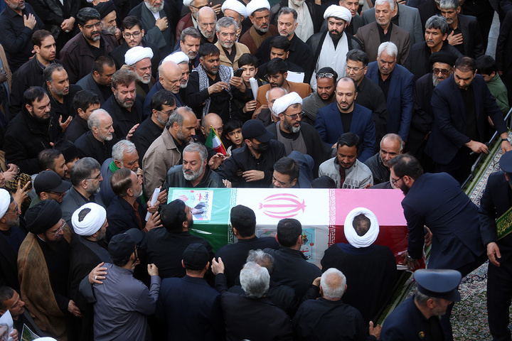 تشیع و تدفین پیکر شهید لاریجانی در حرم حضرت فاطمه معصومه (س)