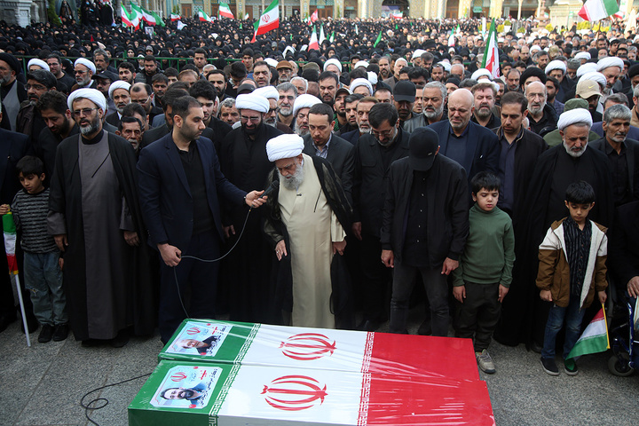 تشیع و تدفین پیکر شهید لاریجانی در حرم حضرت فاطمه معصومه (س)