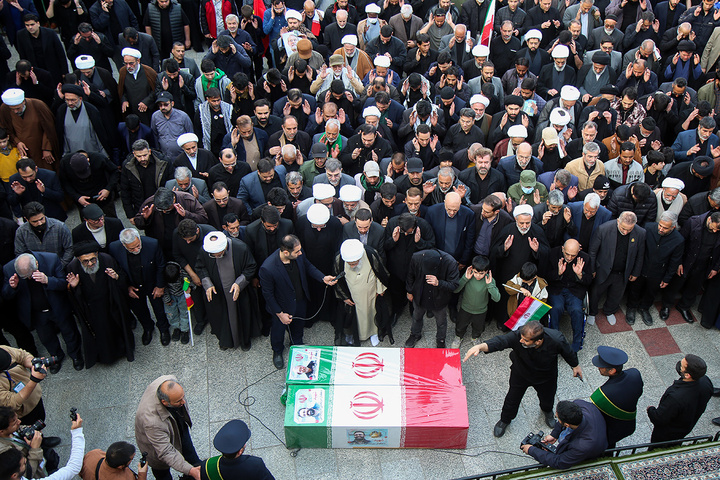 تشیع و تدفین پیکر شهید لاریجانی در حرم حضرت فاطمه معصومه (س)