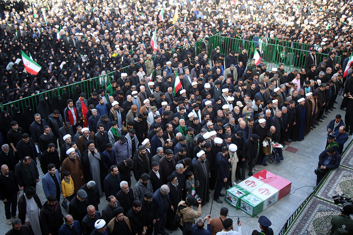 تشیع و تدفین پیکر شهید لاریجانی در حرم حضرت فاطمه معصومه (س)