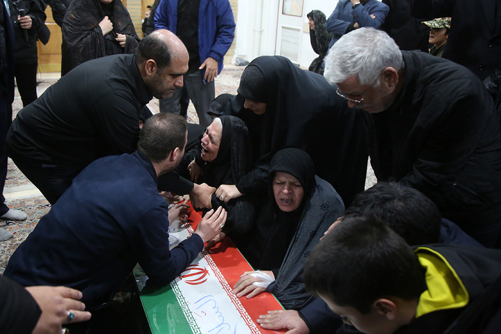 بزرگداشت شهید لاریجانی و وداع با پیکر مطهر شهید کیارش در حرم بانوی کرامت