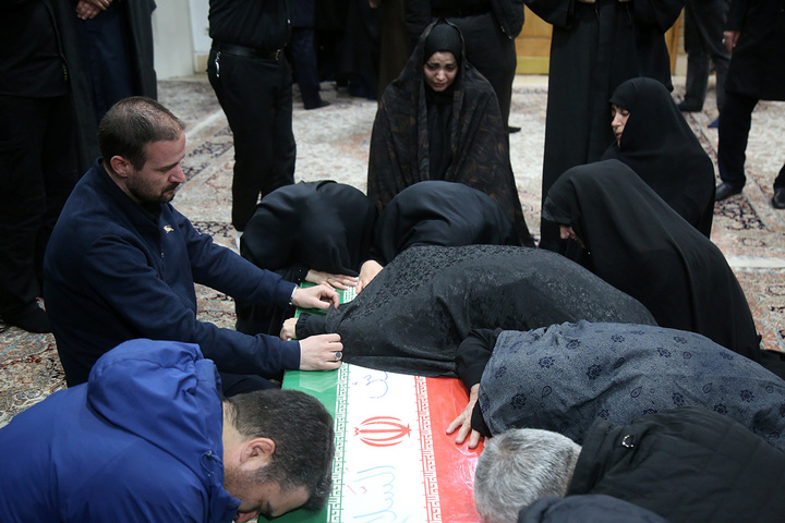 بزرگداشت شهید لاریجانی و وداع با پیکر مطهر شهید کیارش در حرم بانوی کرامت