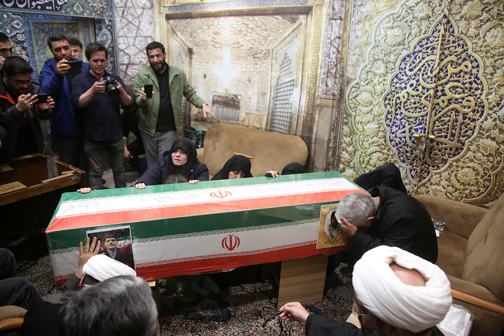 بزرگداشت شهید لاریجانی و وداع با پیکر مطهر شهید کیارش در حرم بانوی کرامت