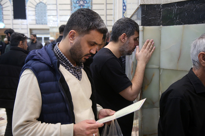 لحظه تحویل سال ۱۴۰۵ در حرم حضرت فاطمه معصومه (س)