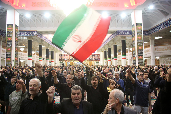 لحظه تحویل سال ۱۴۰۵ در حرم حضرت فاطمه معصومه (س)