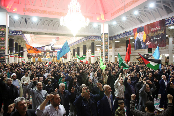 لحظه تحویل سال ۱۴۰۵ در حرم حضرت فاطمه معصومه (س)