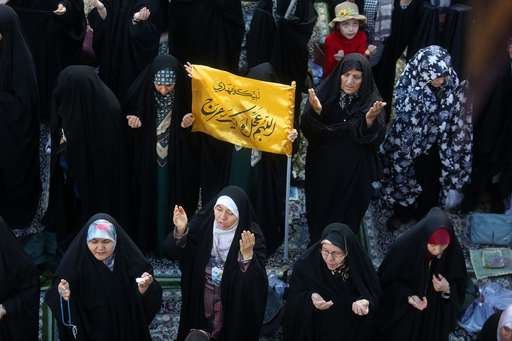 لحظه تحویل سال ۱۴۰۵ در حرم حضرت فاطمه معصومه (س)